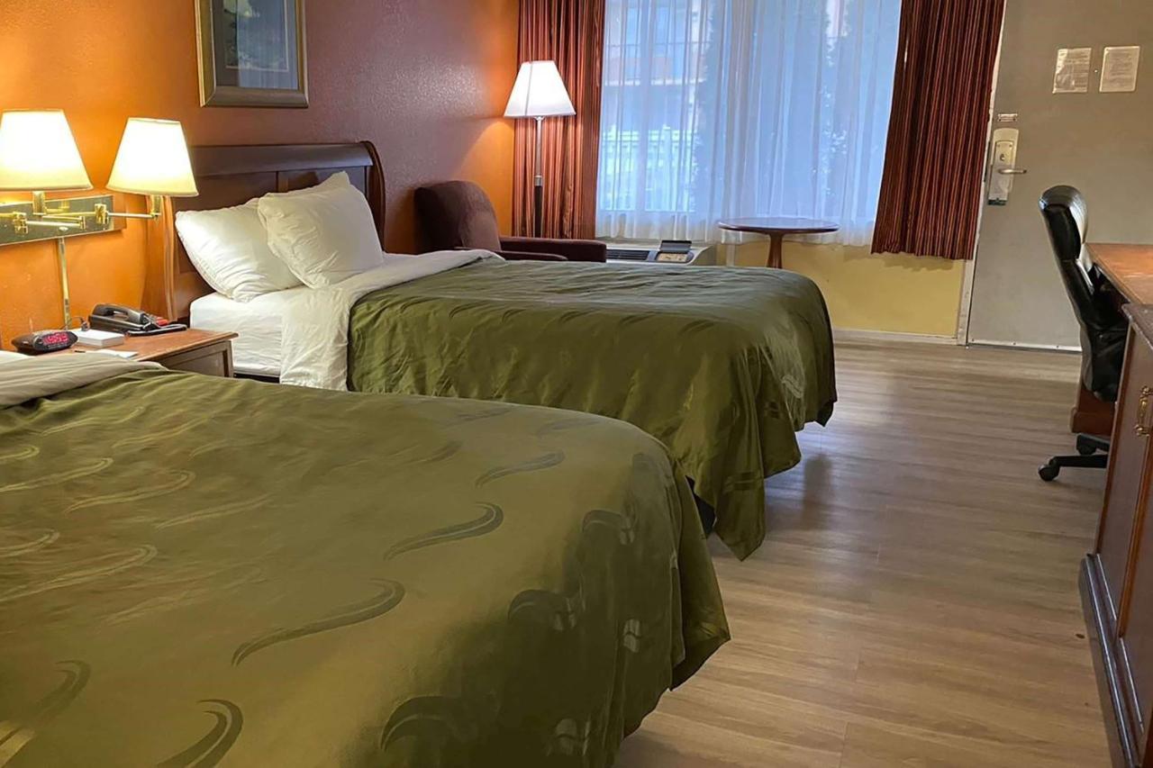 Ramada By Wyndham Rome - Verona Buitenkant foto