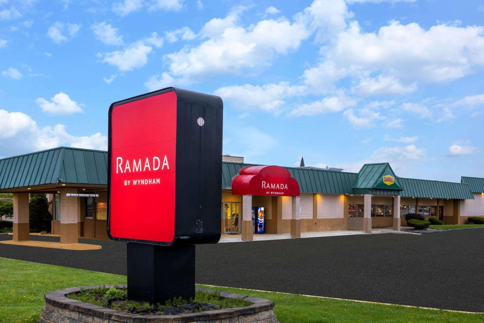 Ramada By Wyndham Rome - Verona Buitenkant foto