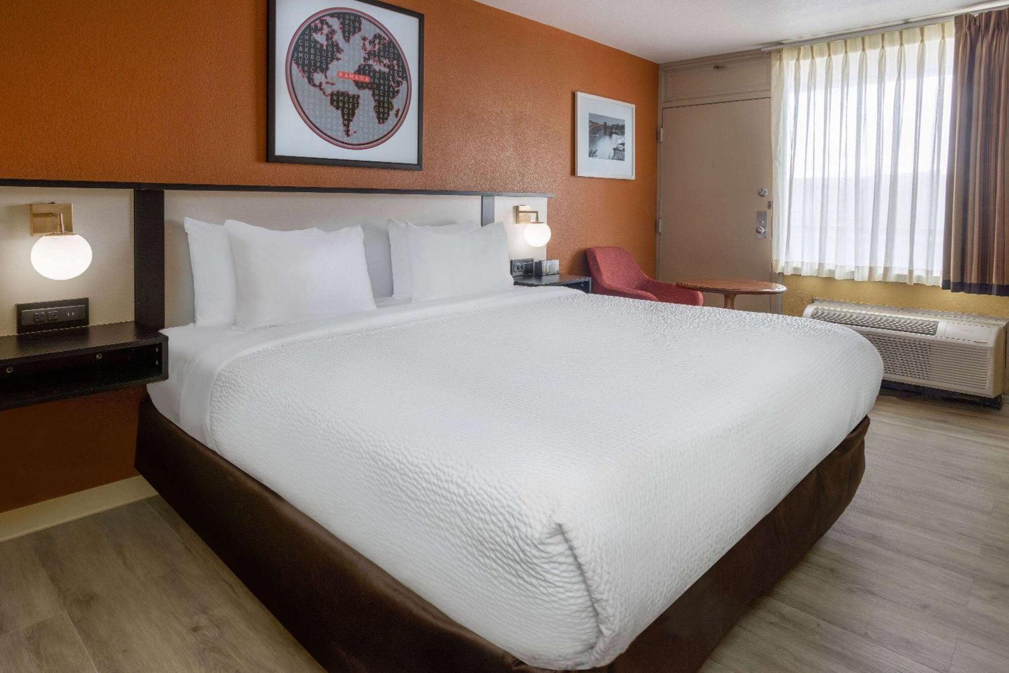Ramada By Wyndham Rome - Verona Buitenkant foto